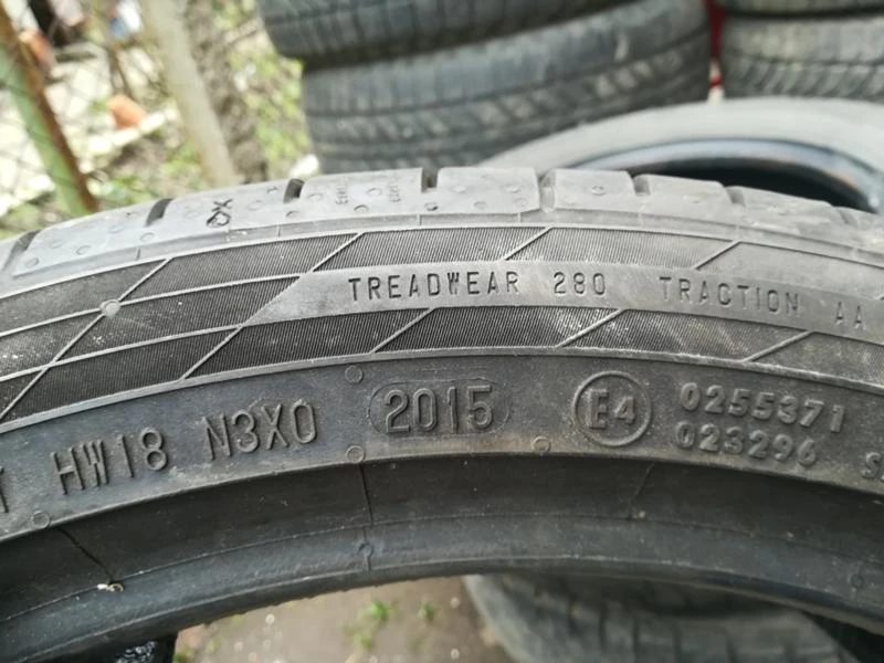 Гуми Летни 235/40R19, снимка 5 - Гуми и джанти - 20441483