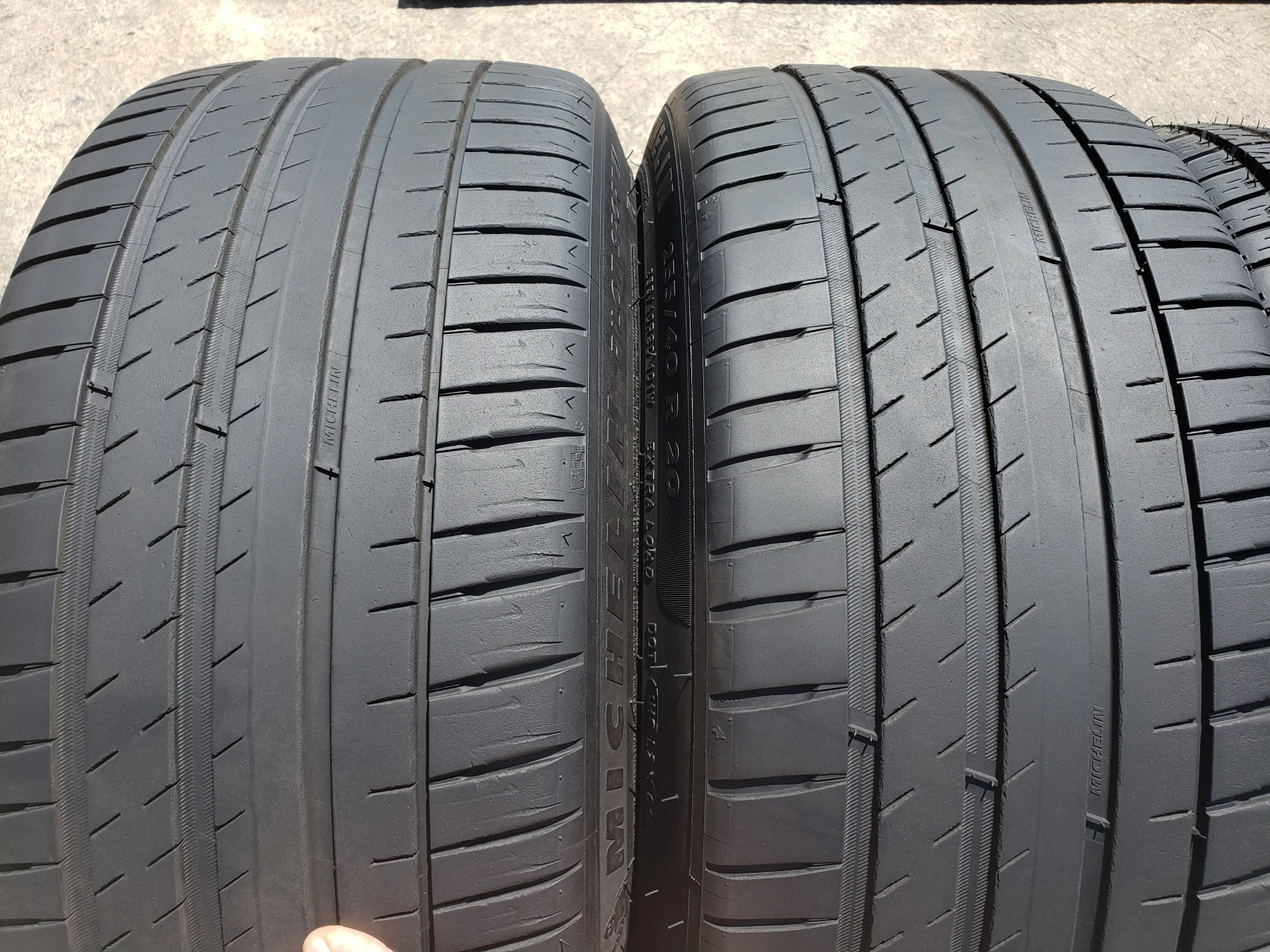 Гуми Летни 255/40R20, снимка 2 - Гуми и джанти - 54594344