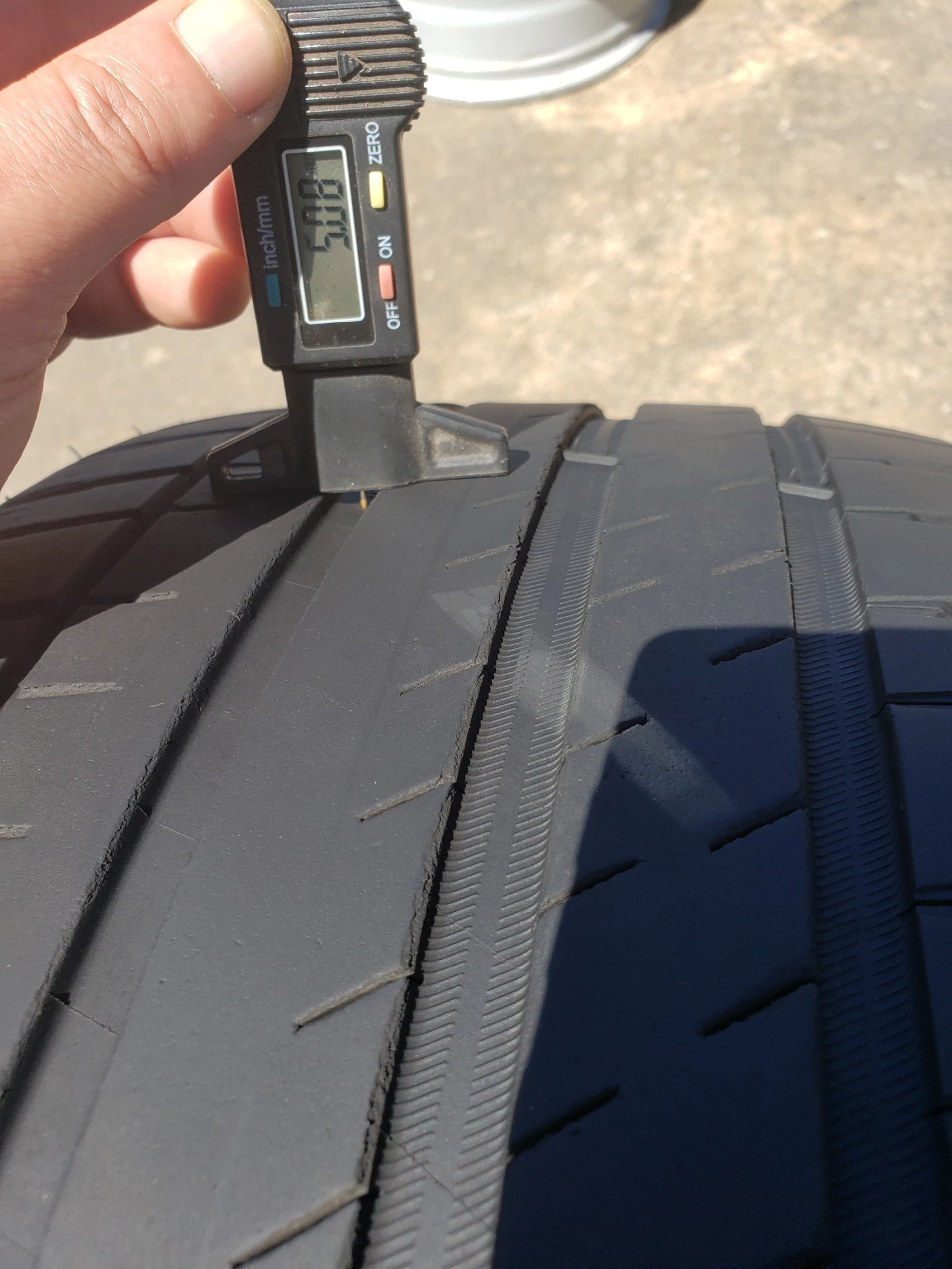 Гуми Летни 255/40R20, снимка 8 - Гуми и джанти - 54594344