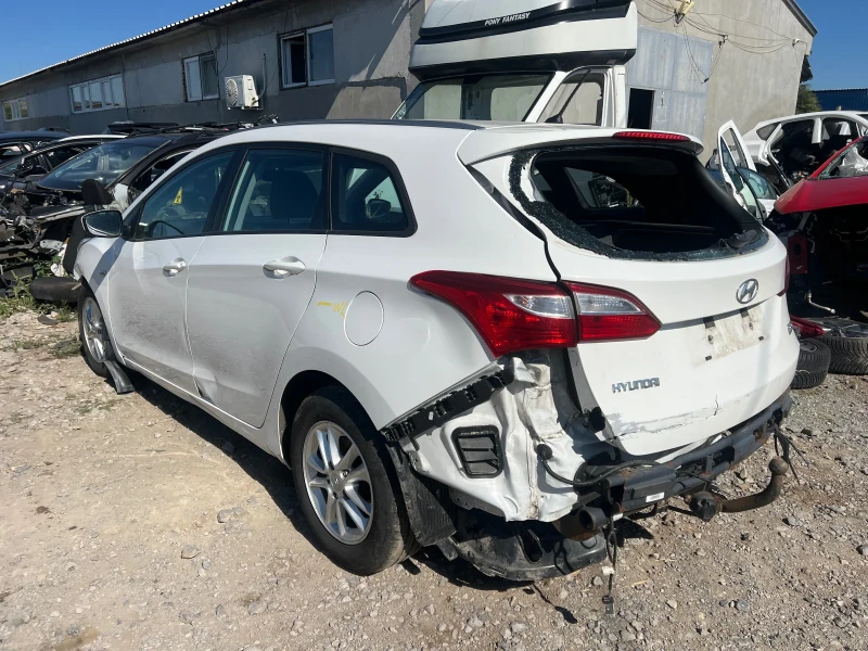 Hyundai I30 1.6CRDI, снимка 4 - Автомобили и джипове - 47386395