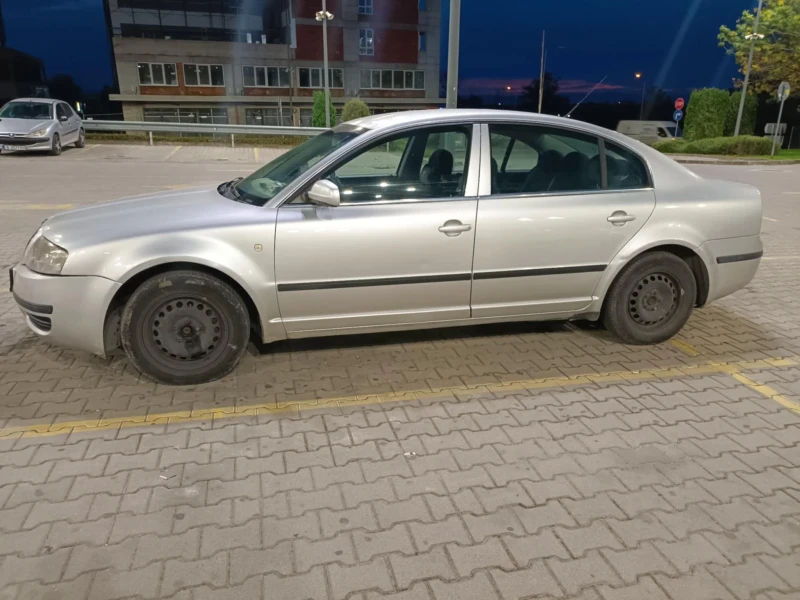 Skoda Superb, снимка 5 - Автомобили и джипове - 47530062