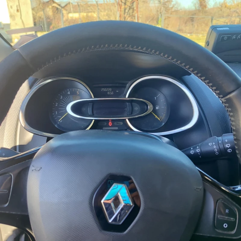 Renault Clio 1.5 DCI, снимка 8 - Автомобили и джипове - 48370599