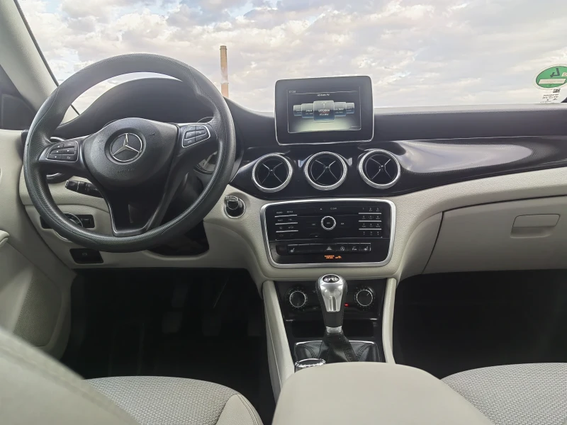 Mercedes-Benz CLA 200, снимка 14 - Автомобили и джипове - 52680184