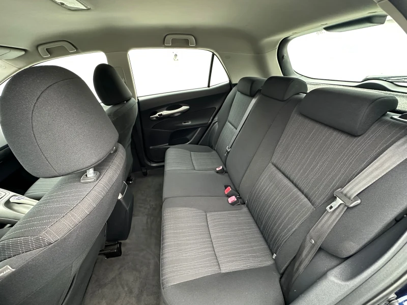 Toyota Auris, снимка 10 - Автомобили и джипове - 53188367