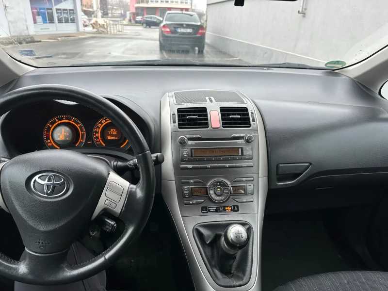 Toyota Auris, снимка 8 - Автомобили и джипове - 53188367