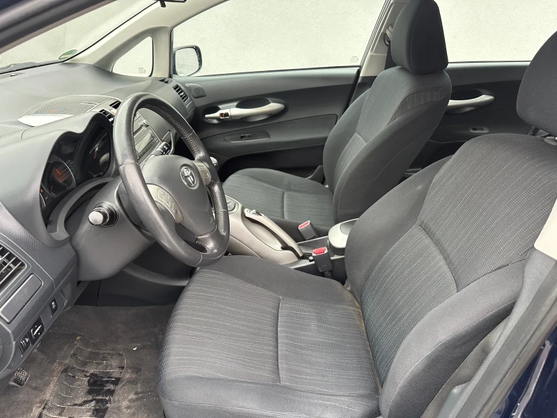 Toyota Auris, снимка 7 - Автомобили и джипове - 53188367