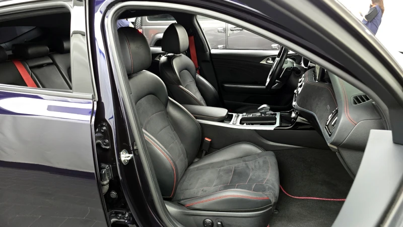 Kia Stinger 3.3 TURBO 4x4 FACE / Пълна сервизна история !!!, снимка 8 - Автомобили и джипове - 53499272