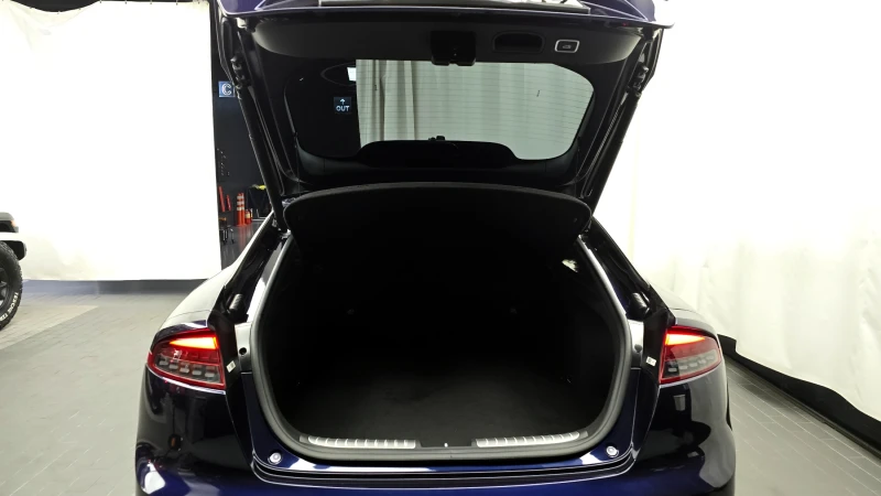 Kia Stinger 3.3 TURBO 4x4 FACE / Пълна сервизна история !!!, снимка 16 - Автомобили и джипове - 53499272