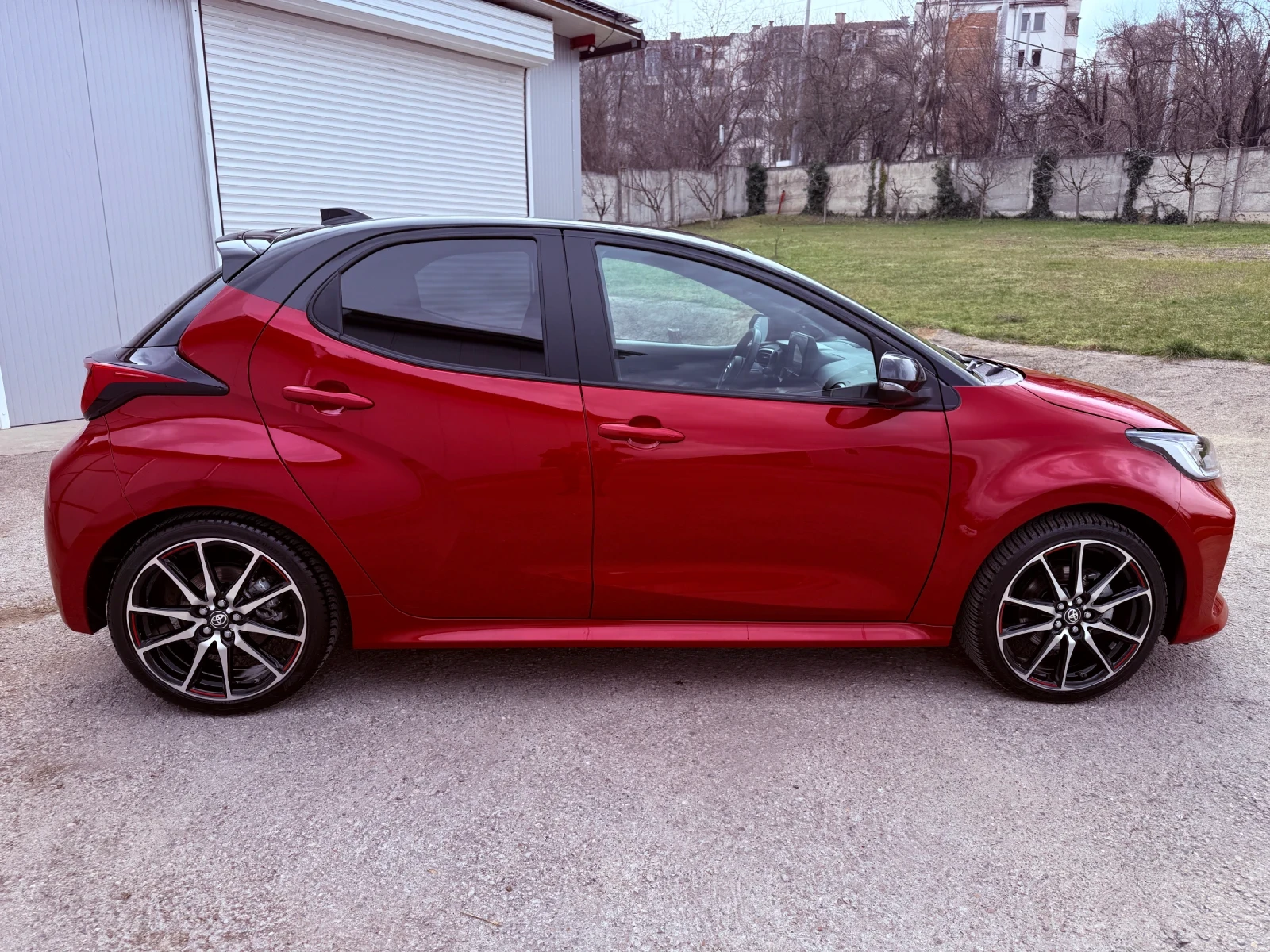 Toyota Yaris Hibrid, GR пакет , снимка 4 - Автомобили и джипове - 53917567