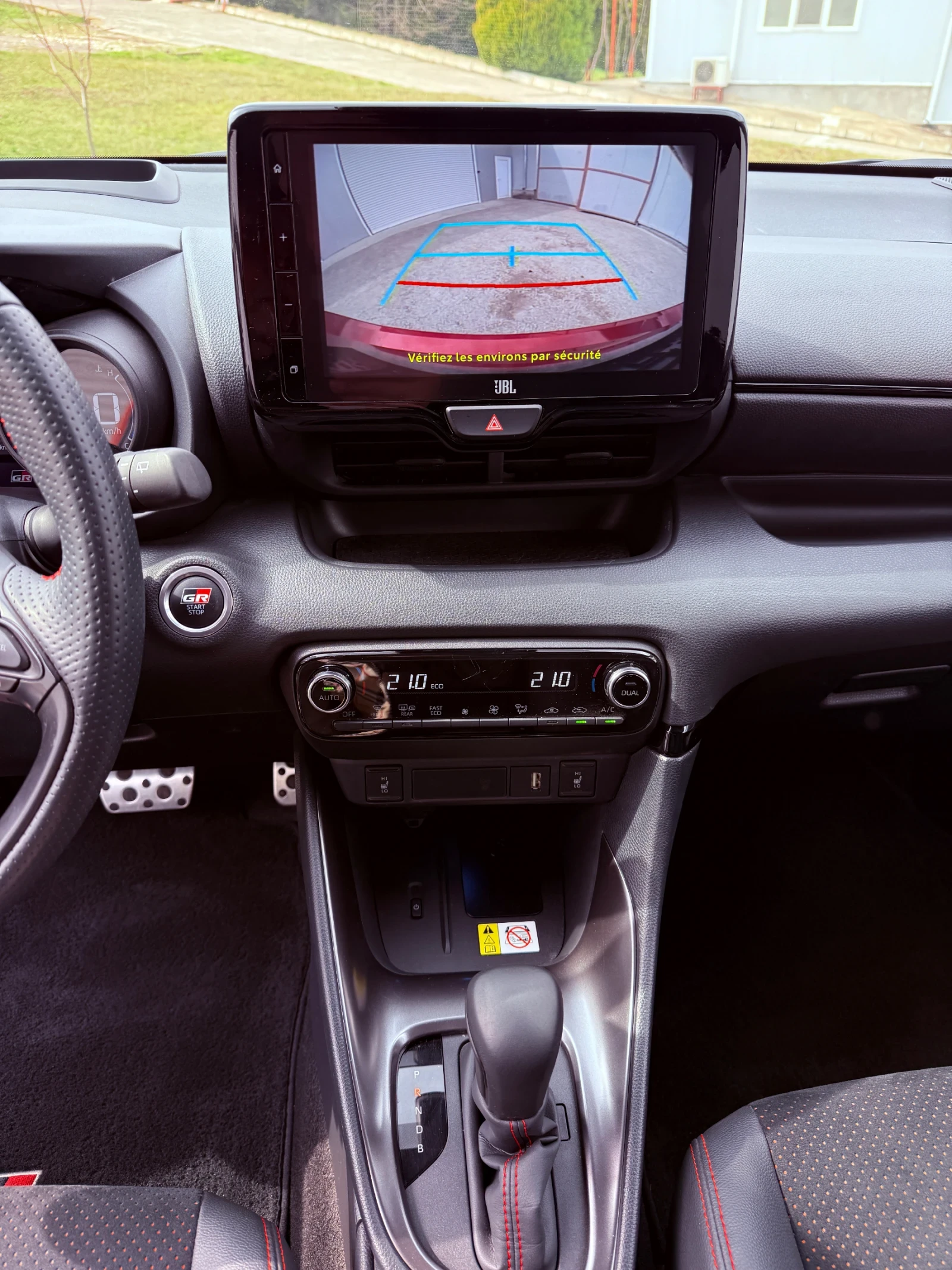 Toyota Yaris Hibrid, GR пакет , снимка 13 - Автомобили и джипове - 53917567