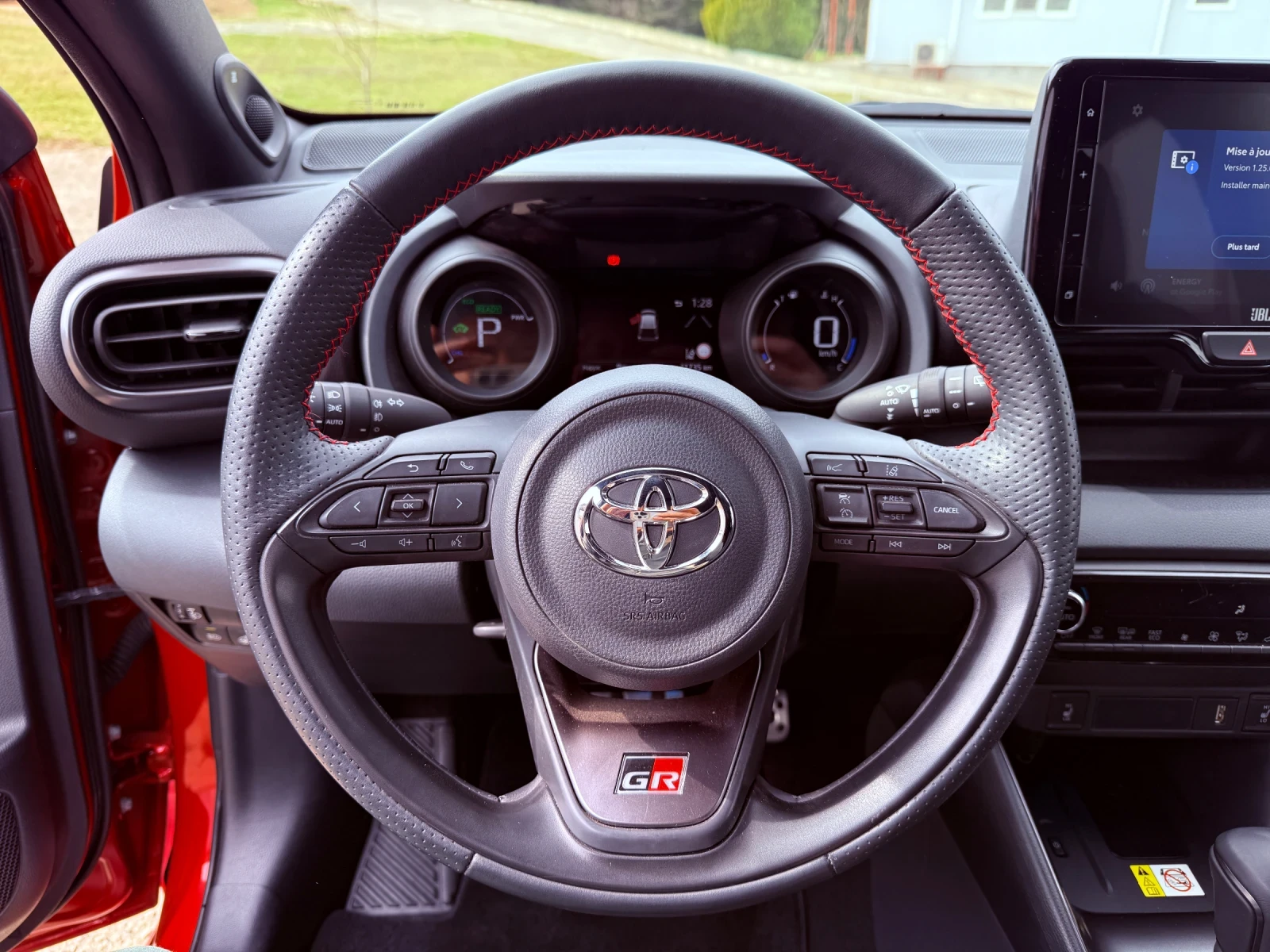 Toyota Yaris Hibrid, GR пакет , снимка 11 - Автомобили и джипове - 53917567