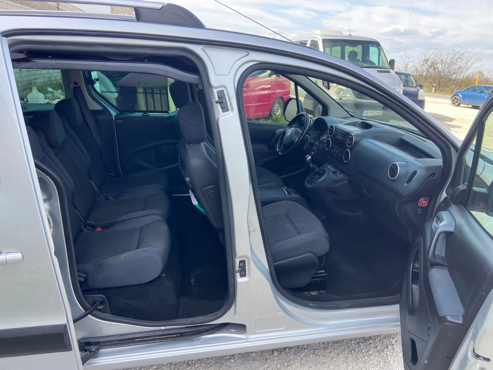 Peugeot Partner Tepee 1.6hdi Panorama, снимка 10 - Автомобили и джипове - 54134908