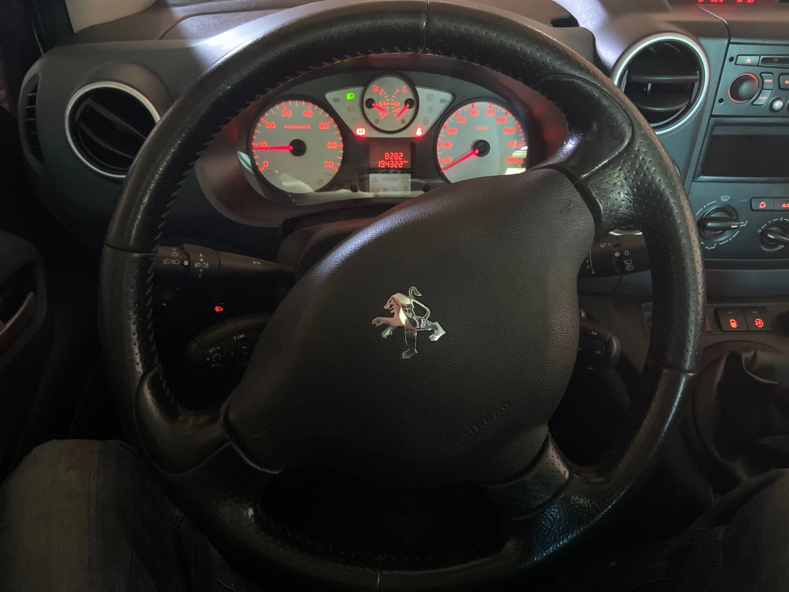 Peugeot Partner Tepee 1.6hdi Panorama, снимка 15 - Автомобили и джипове - 54134908