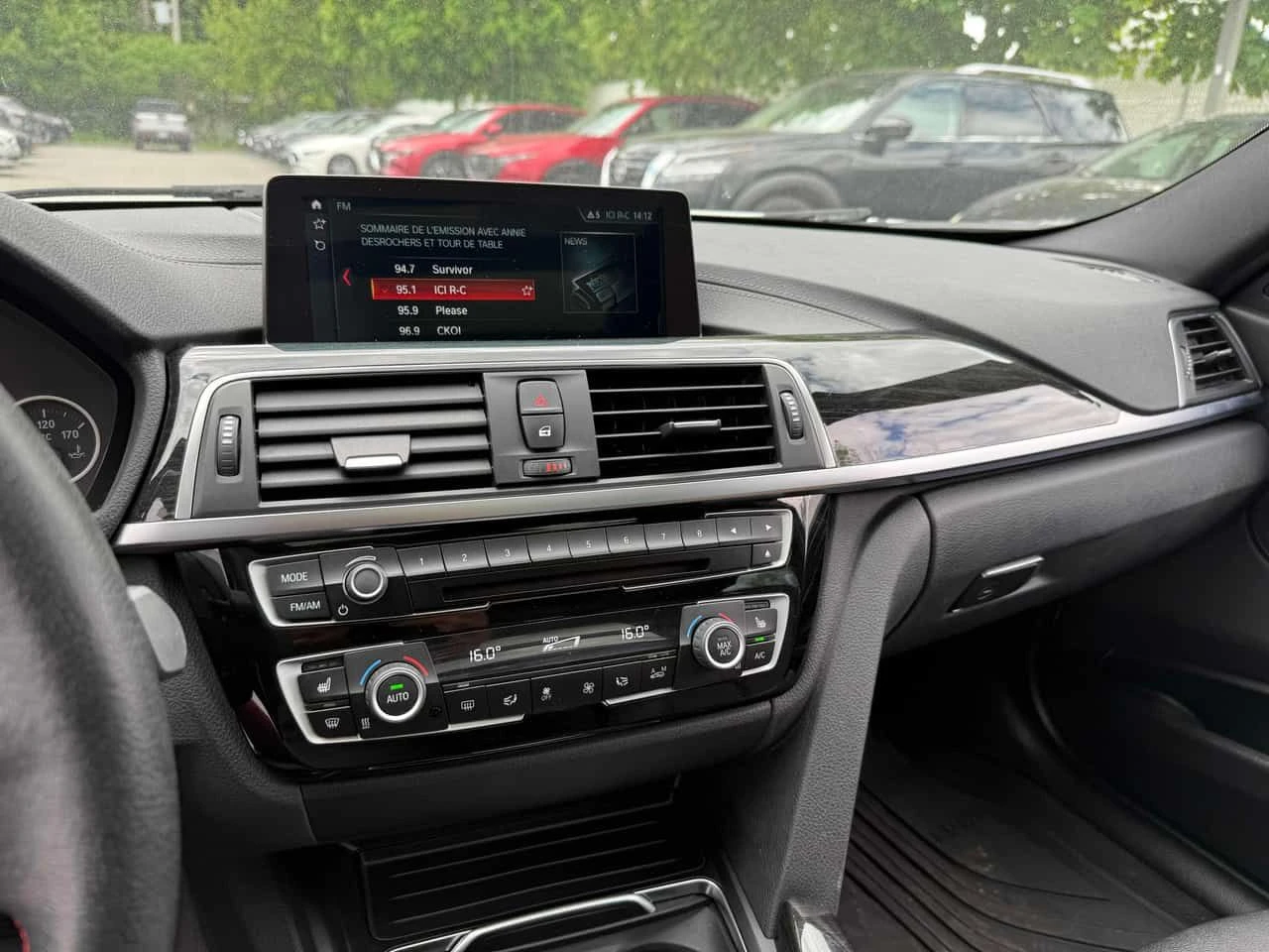 BMW 330 * 330i xDrive * CARFAX * ЦЕНА ДО БГ, снимка 11 - Автомобили и джипове - 54740620