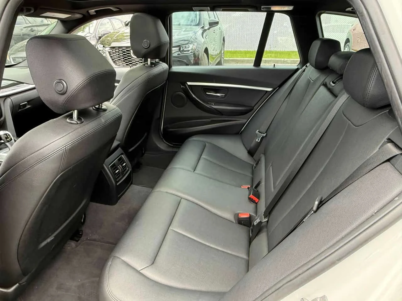BMW 330 * 330i xDrive * CARFAX * ЦЕНА ДО БГ, снимка 14 - Автомобили и джипове - 54740620
