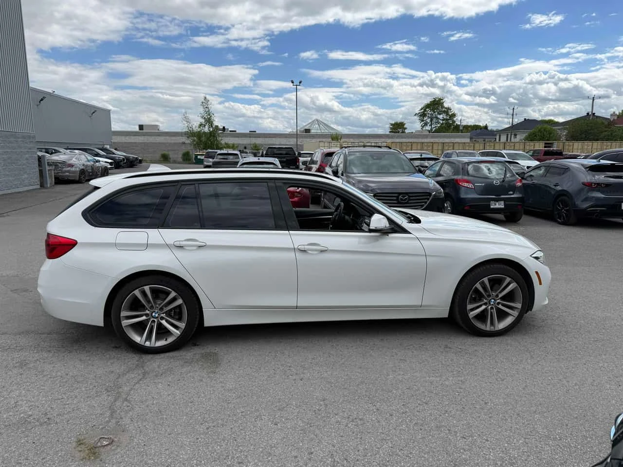 BMW 330 * 330i xDrive * CARFAX * ЦЕНА ДО БГ, снимка 3 - Автомобили и джипове - 54740620
