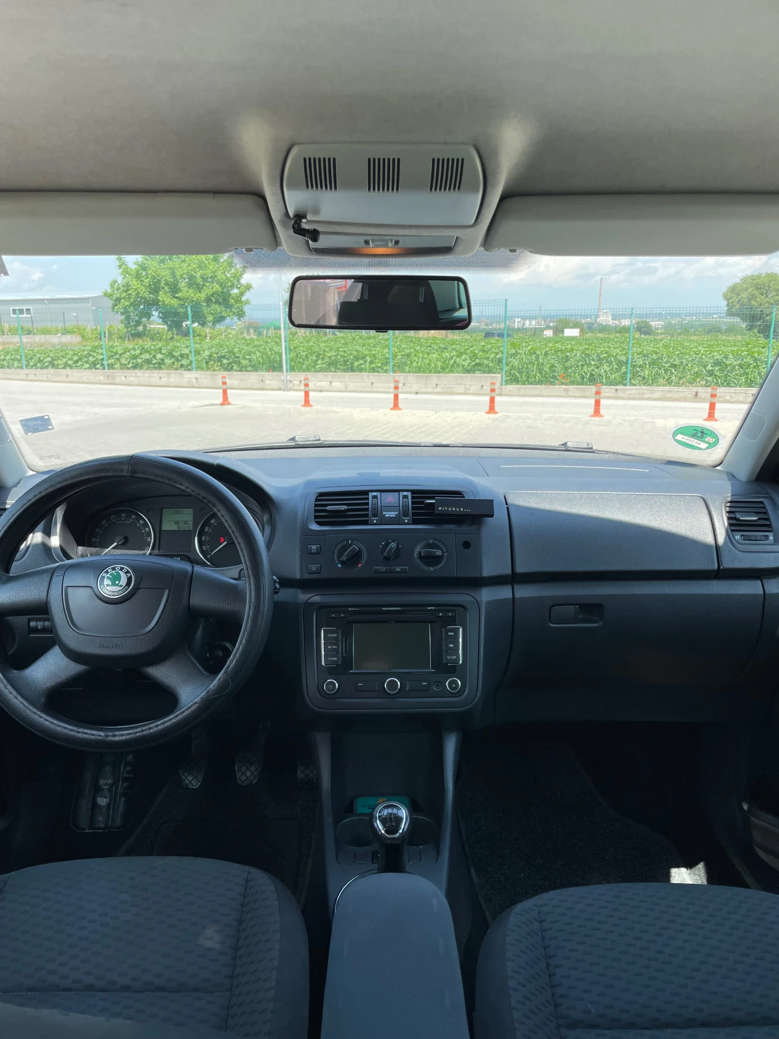 Skoda Fabia 1.2, снимка 8 - Автомобили и джипове - 54987057