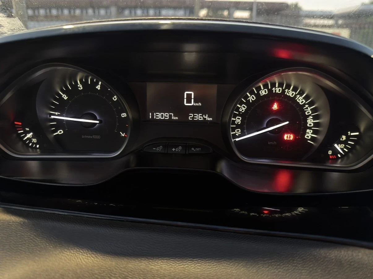 Peugeot 208, снимка 7 - Автомобили и джипове - 55094620