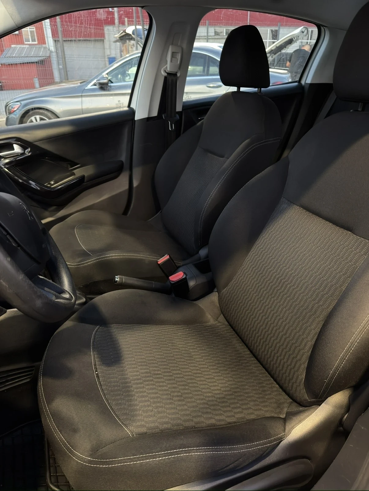 Peugeot 208, снимка 6 - Автомобили и джипове - 55094620