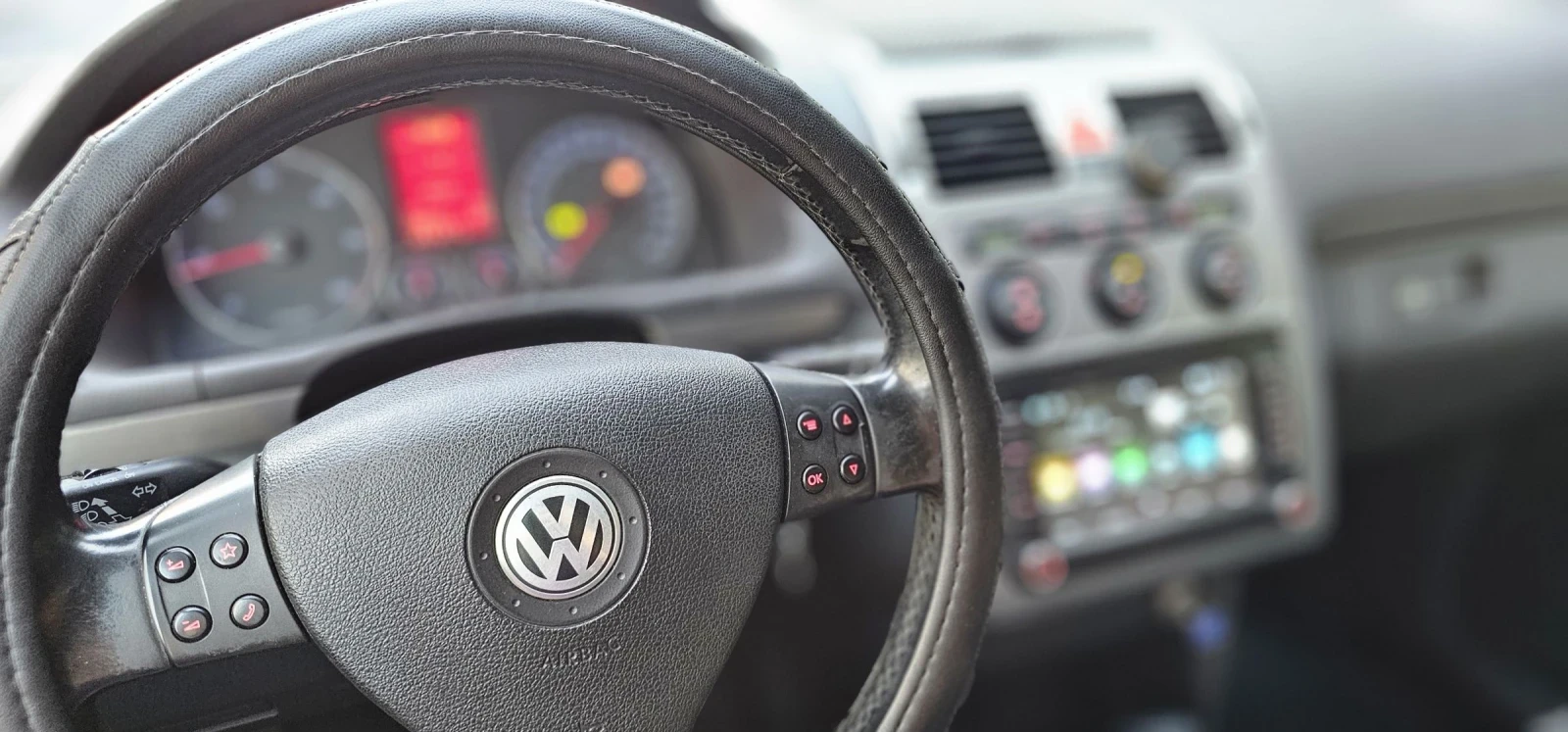 VW Touran Hi-line BMM , снимка 8 - Автомобили и джипове - 55344841