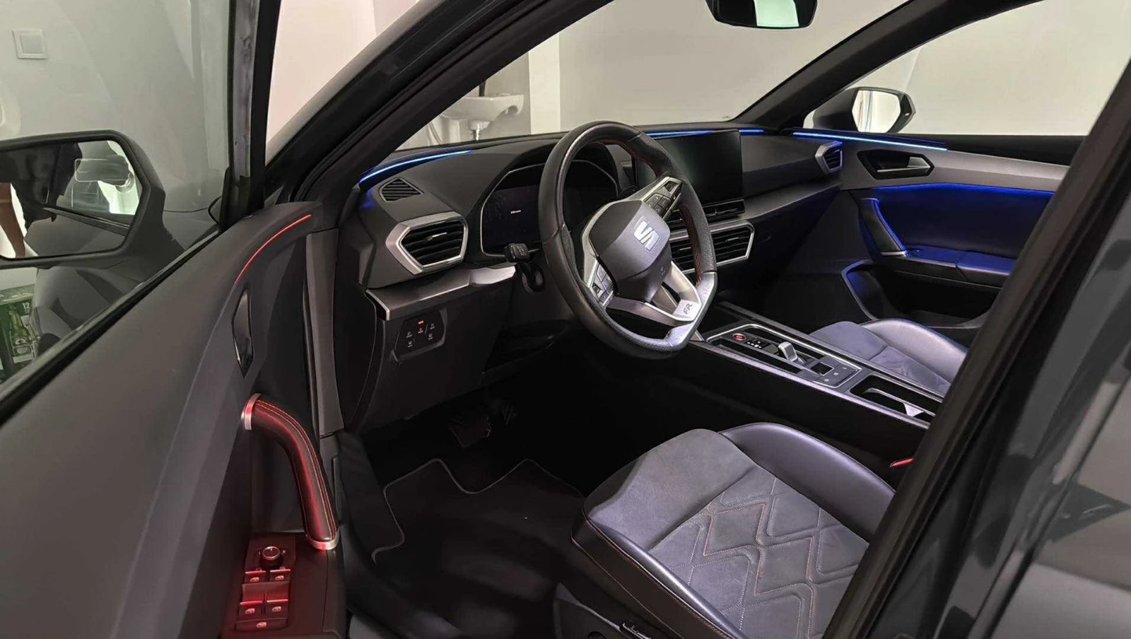 Seat Leon Sportstourer FR, снимка 9 - Автомобили и джипове - 55530559