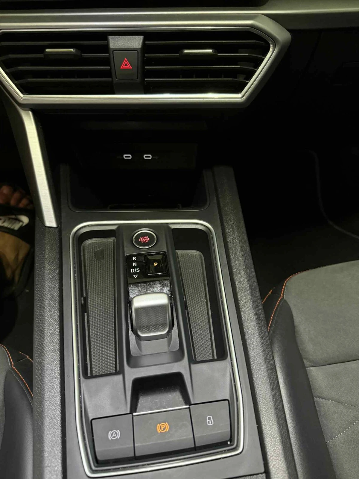 Seat Leon Sportstourer FR, снимка 12 - Автомобили и джипове - 55530559