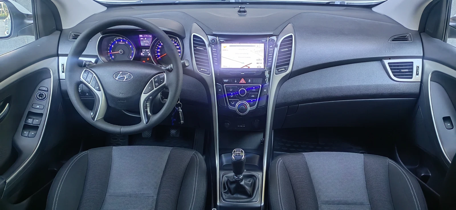 Hyundai I30 1.6 бензин/Газ , снимка 9 - Автомобили и джипове - 55683513