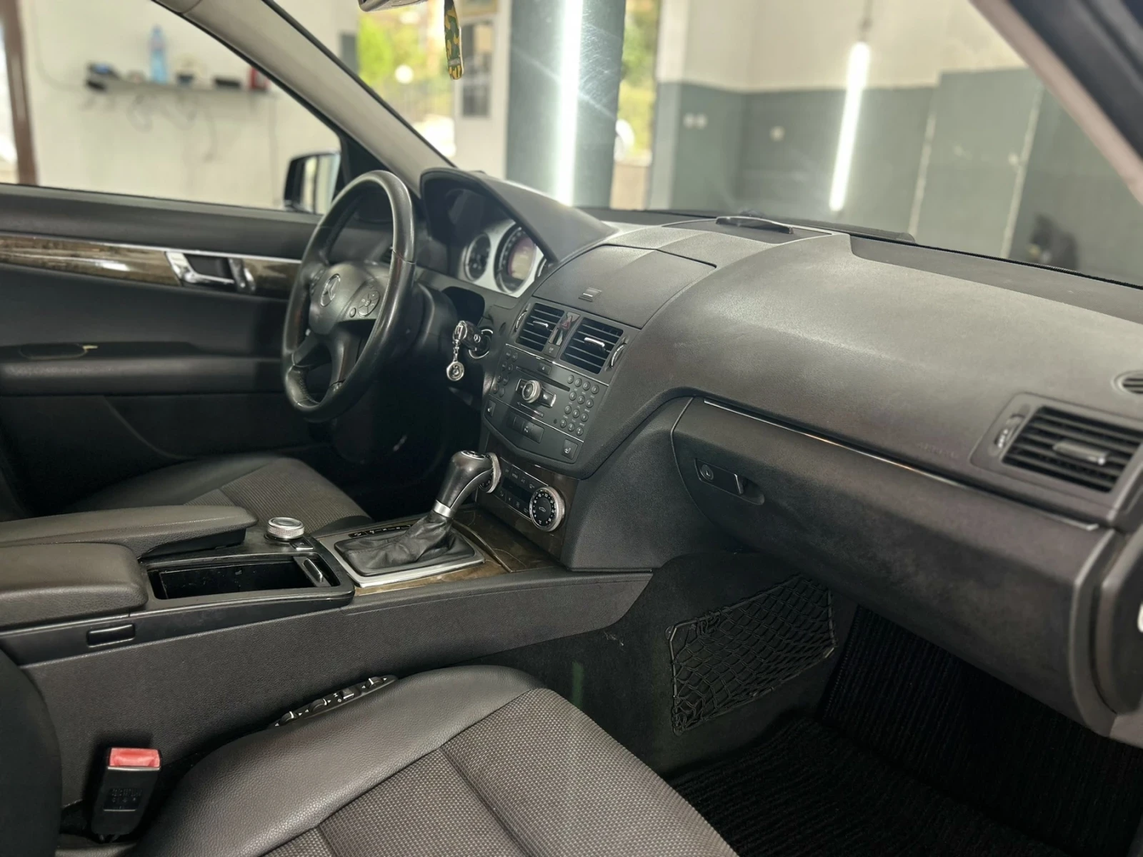Mercedes-Benz C 320, снимка 16 - Автомобили и джипове - 56167752