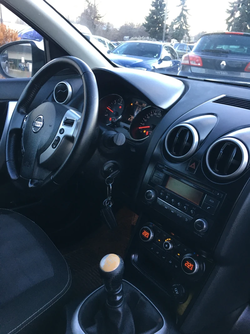 Nissan Qashqai 1.5 dci 110k.c. 7-местен, снимка 8 - Автомобили и джипове - 48451788