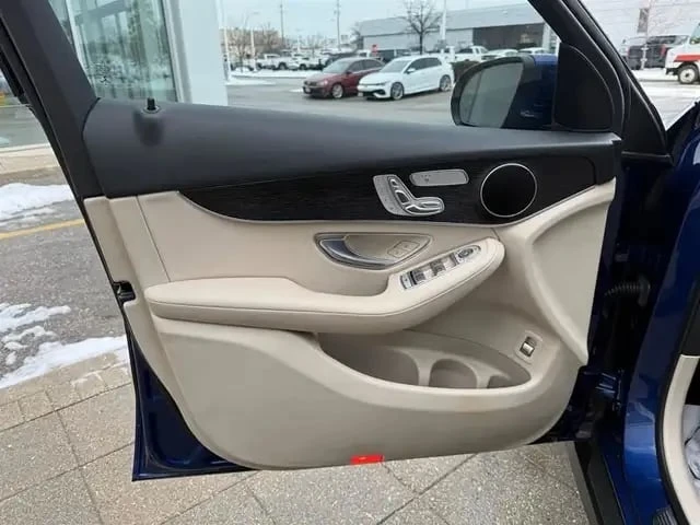 Mercedes-Benz GLC 300 / 4MATIC / CARFAX / ПОДГРЕВИ / , снимка 11 - Автомобили и джипове - 53337827