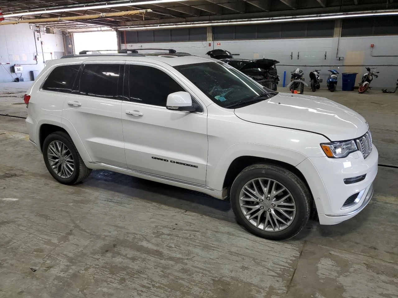 Jeep Grand cherokee SUMMIT 5.7L Рядко изпълнение с бяла кожа - изображение 6
