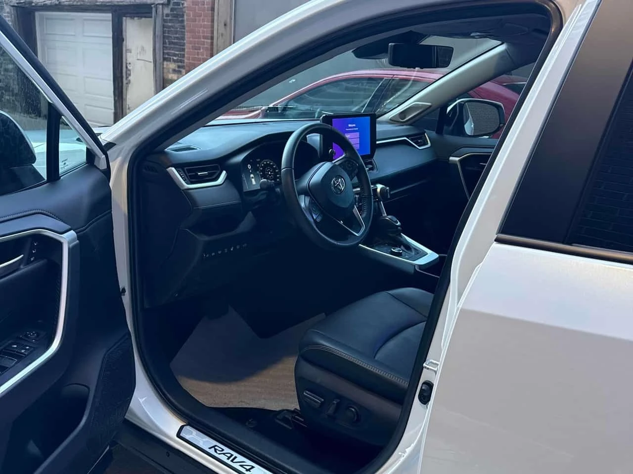 Toyota Rav4 Hybrid Limited | ГЛАВНО ПРЕДСТАВИТЕЛСТВО НА TOYOTA, снимка 7 - Автомобили и джипове - 56239817