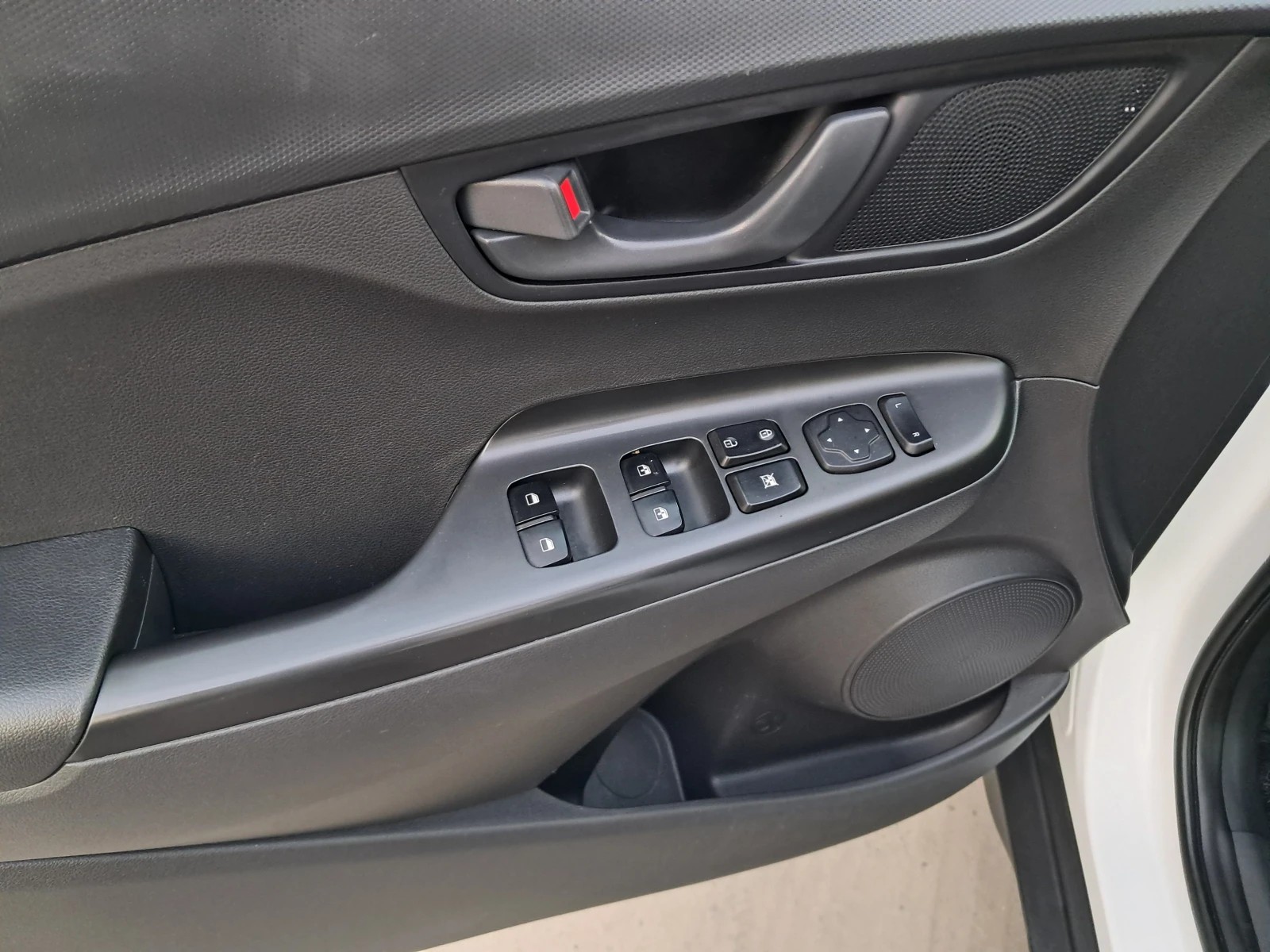 Hyundai Kona 2.0 AWD, снимка 15 - Автомобили и джипове - 56432983