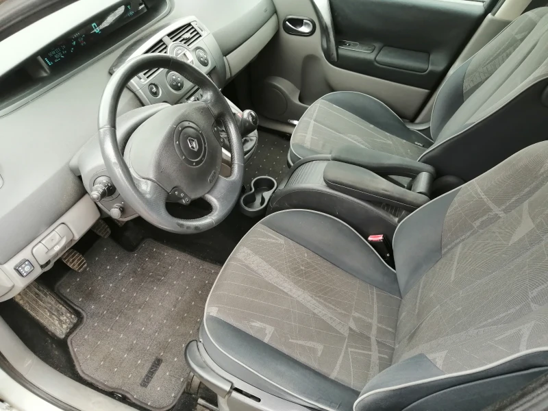 Renault Scenic 1.6 16v 113ks, Газ, Всичко платено , снимка 9 - Автомобили и джипове - 48579049