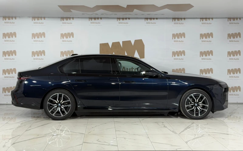 BMW 740 d xDrive* M-Sport* Bowers* SkyLounge* Massage* HuD, снимка 2 - Автомобили и джипове - 52441288