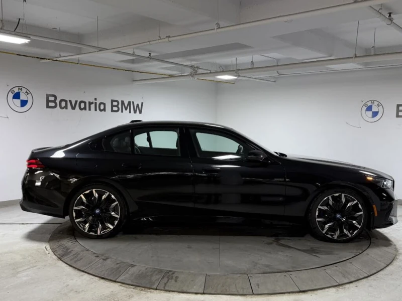 BMW 550 CARFAX* HeadUp* АвтоКредит* (ЦЕНА ДО БГ), снимка 4 - Автомобили и джипове - 53206086