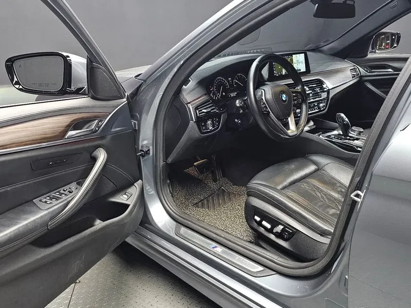 BMW 530 I M Sports Plus, снимка 10 - Автомобили и джипове - 55832840
