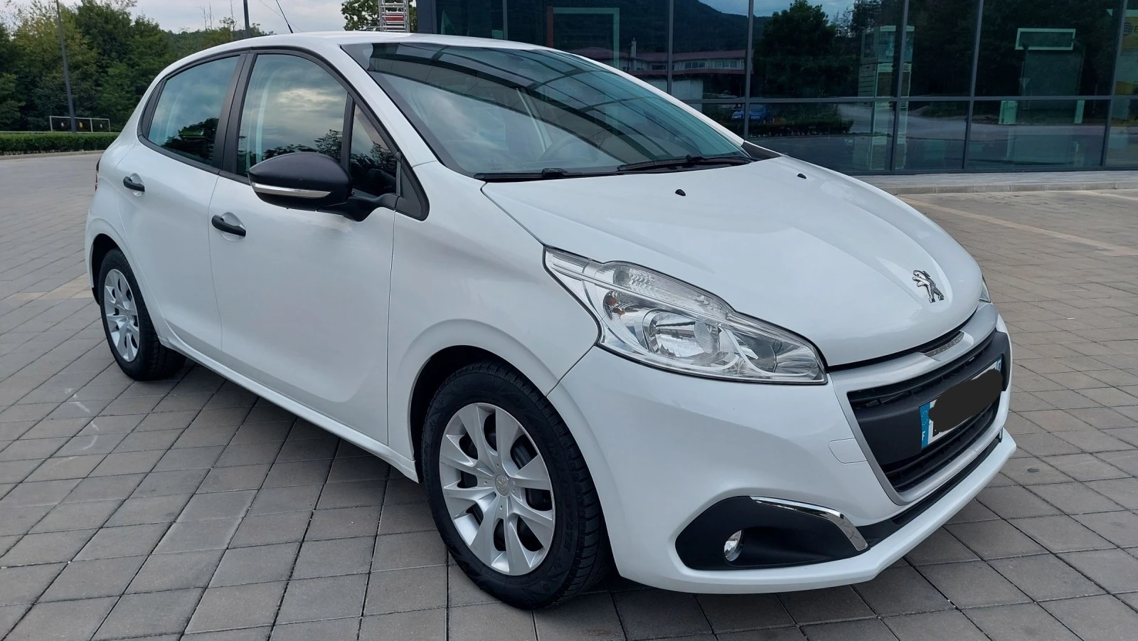 Peugeot 208 1.6HDI Blue Edition  - изображение 2