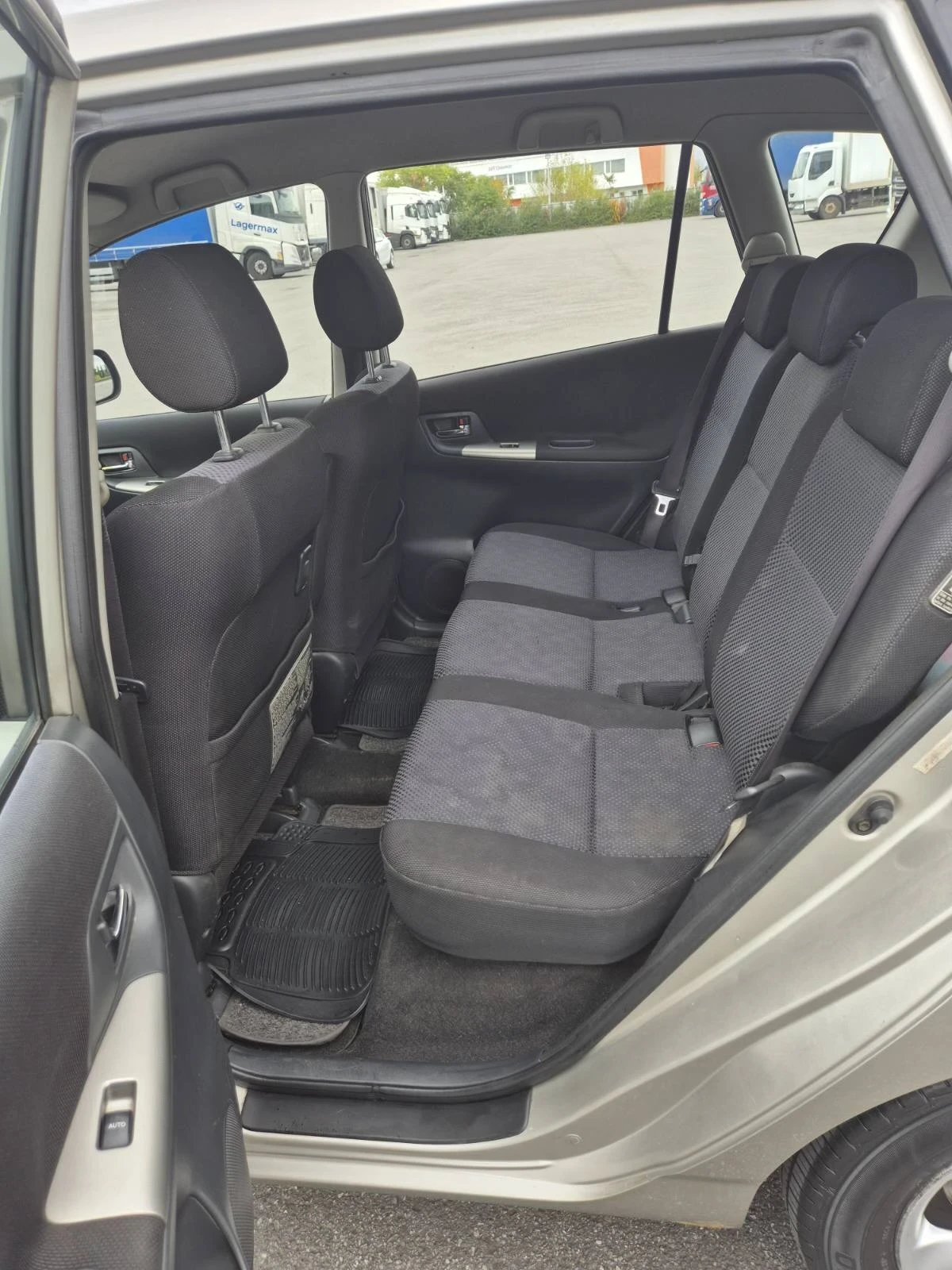Toyota Corolla verso  - изображение 9