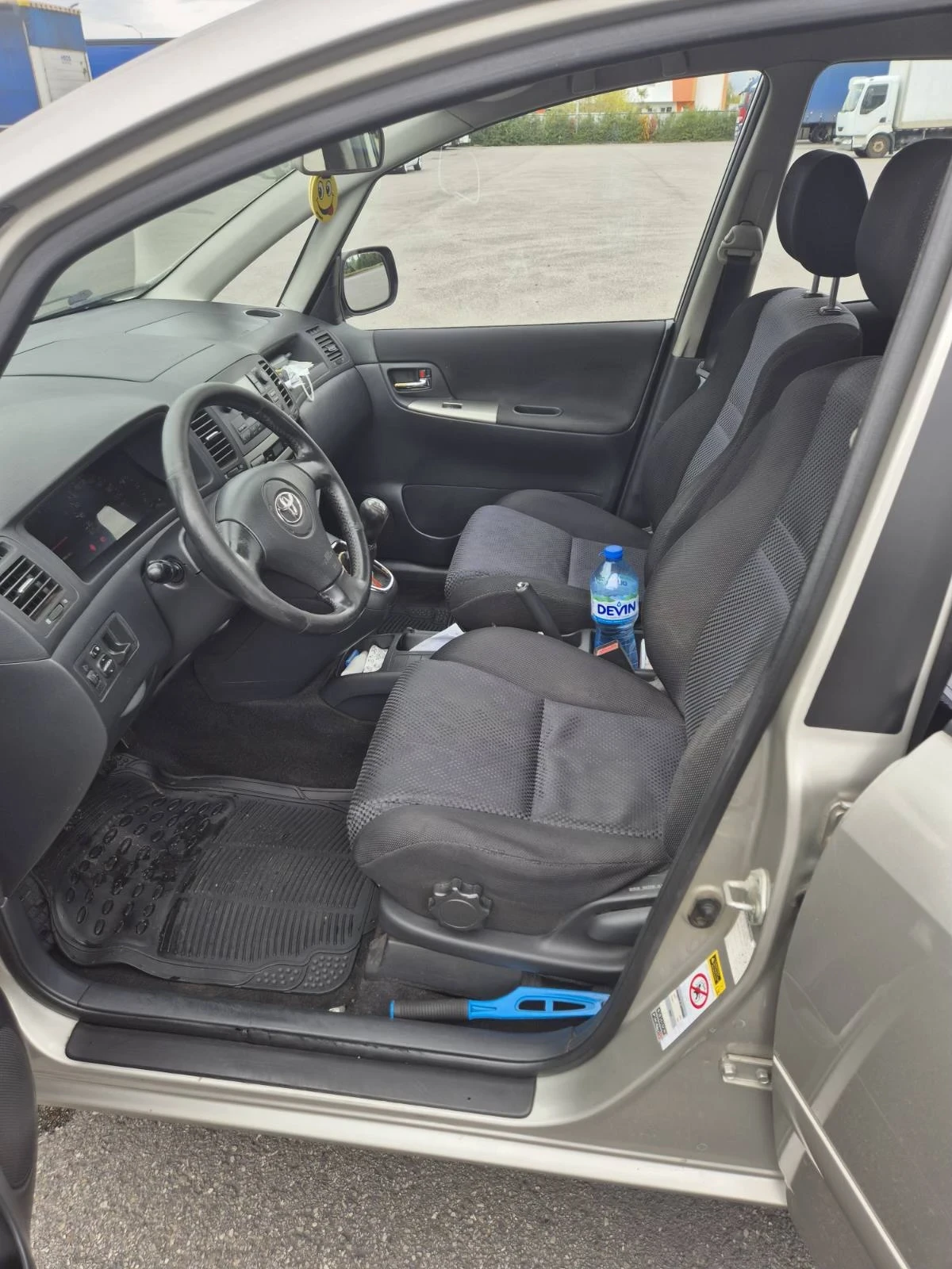 Toyota Corolla verso  - изображение 8