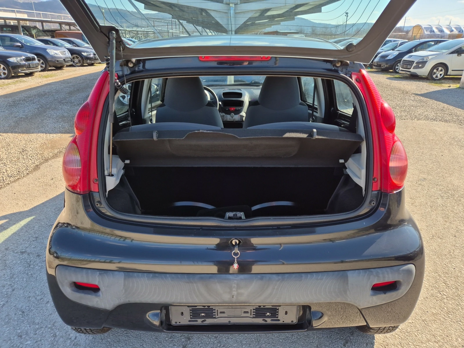 Peugeot 107 1.0I 68к климатик италия, снимка 15 - Автомобили и джипове - 53533569