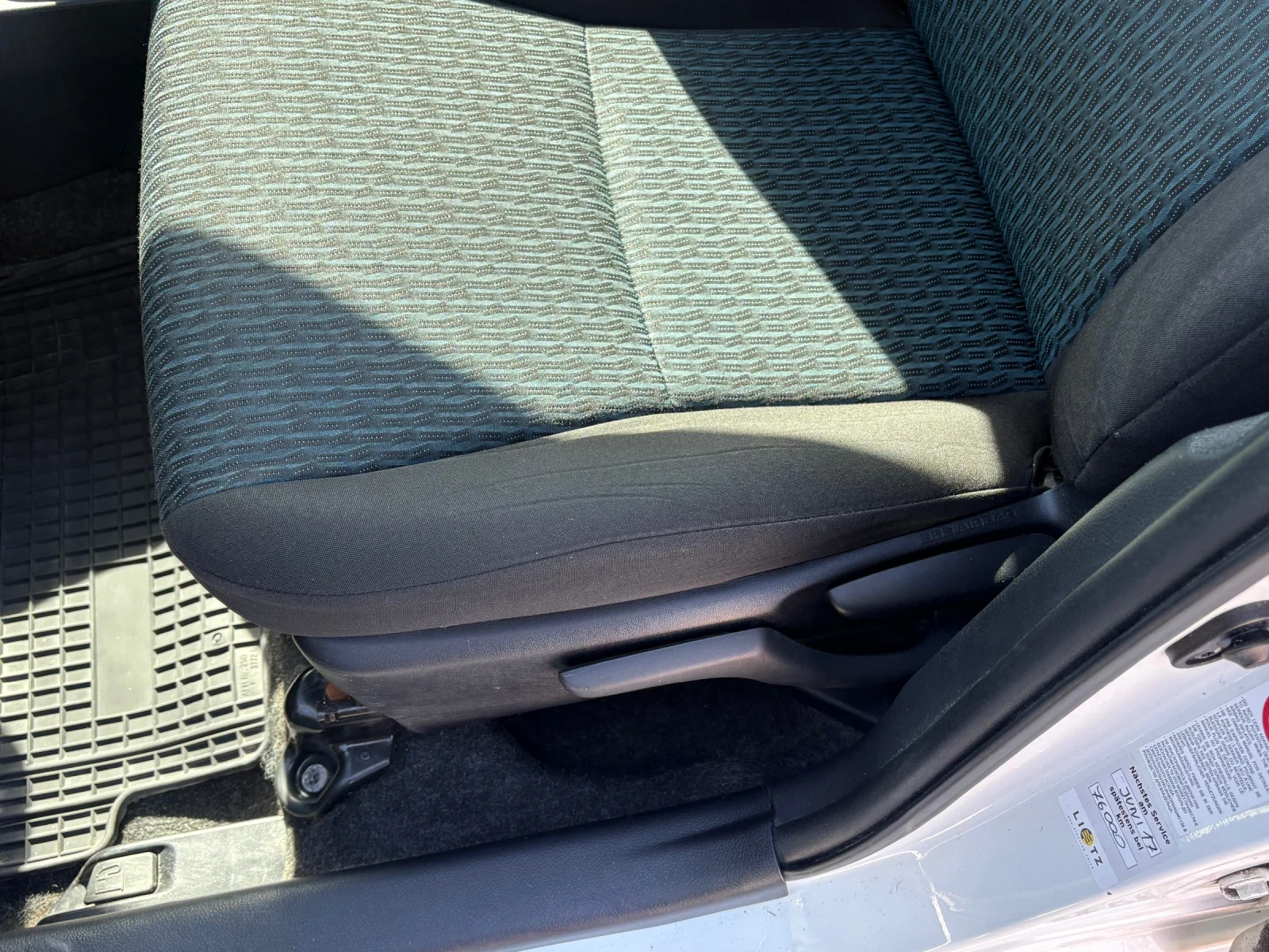 Toyota Yaris  - изображение 8