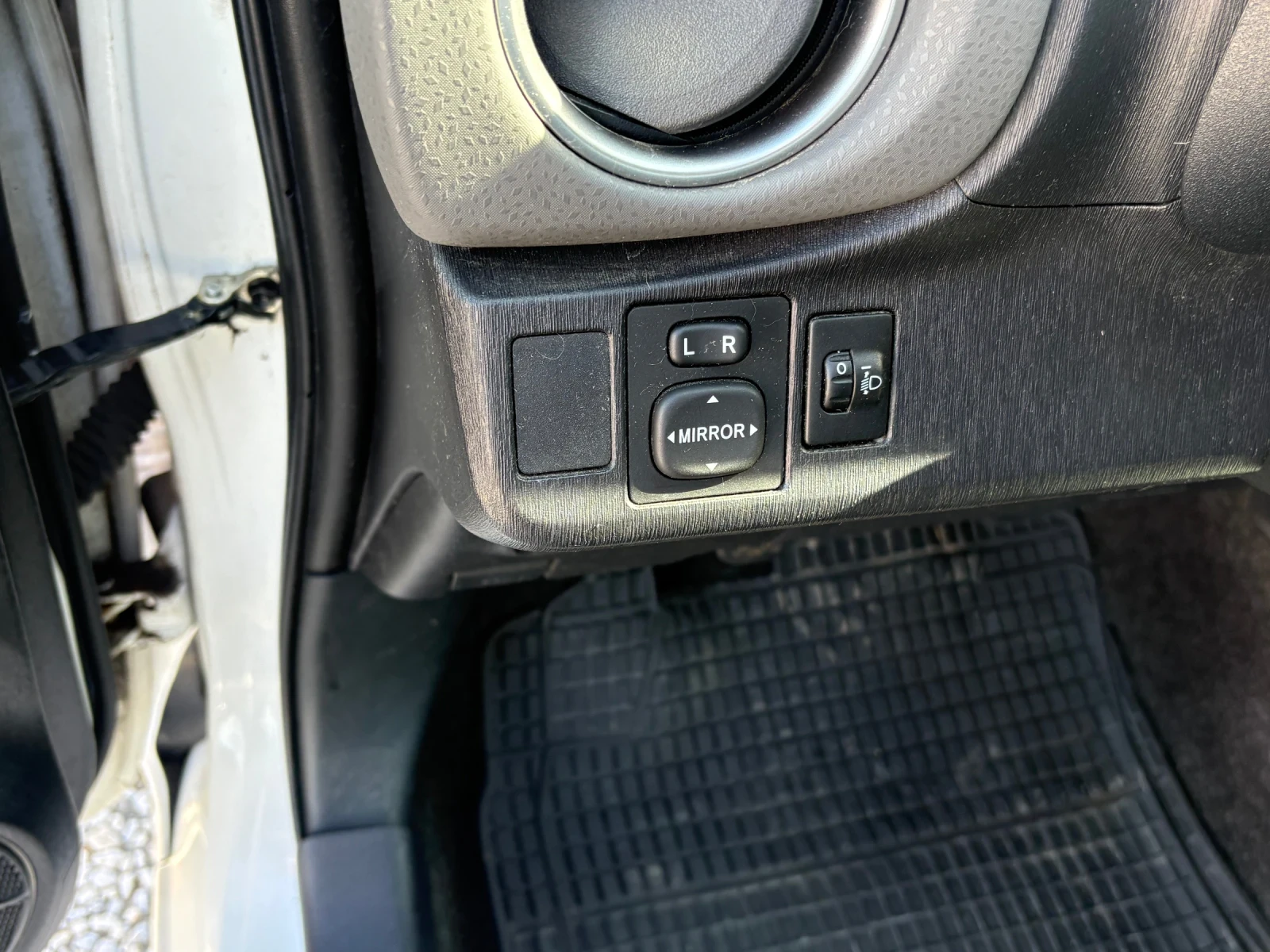 Toyota Yaris  - изображение 7