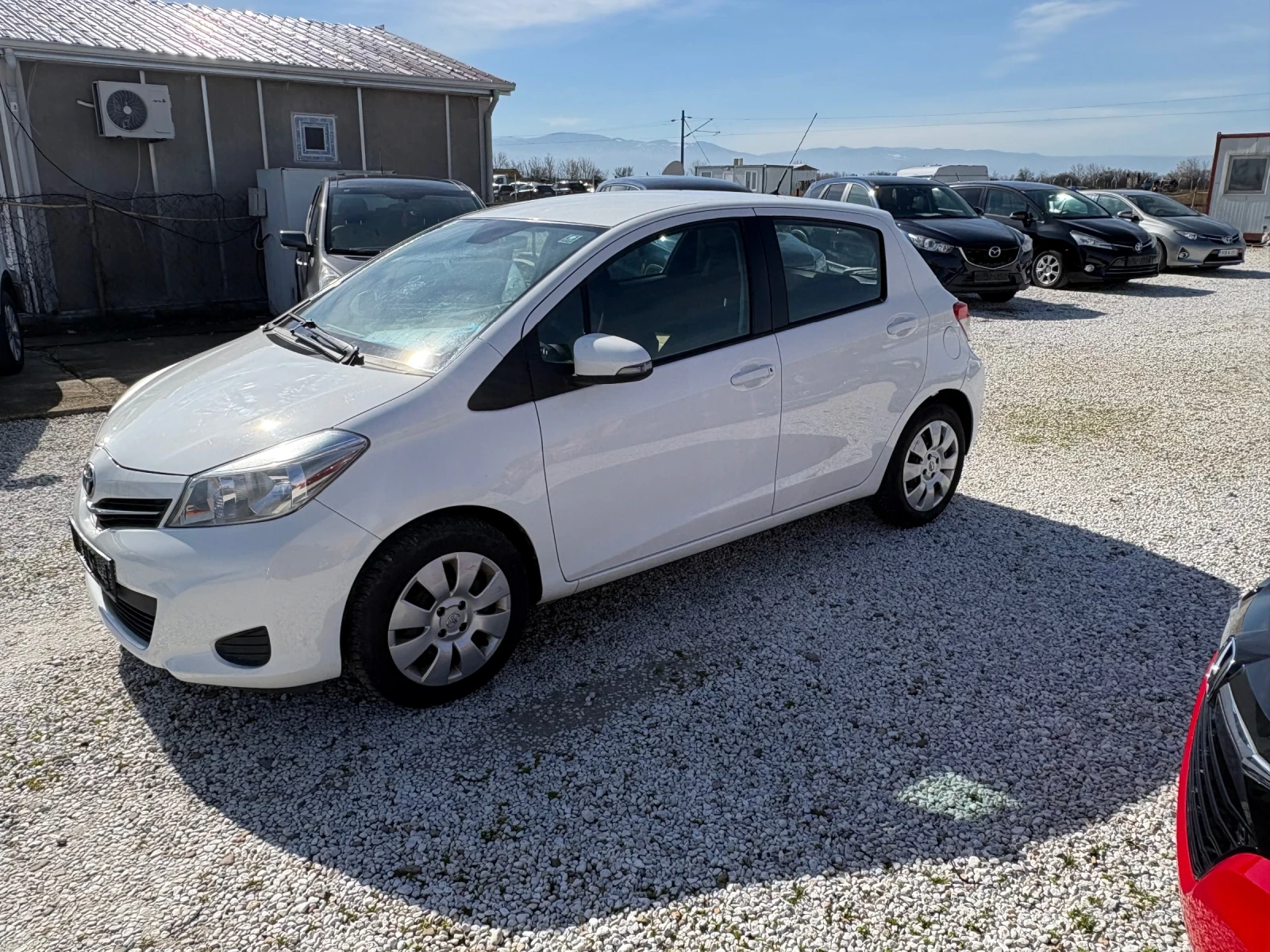 Toyota Yaris  - изображение 3