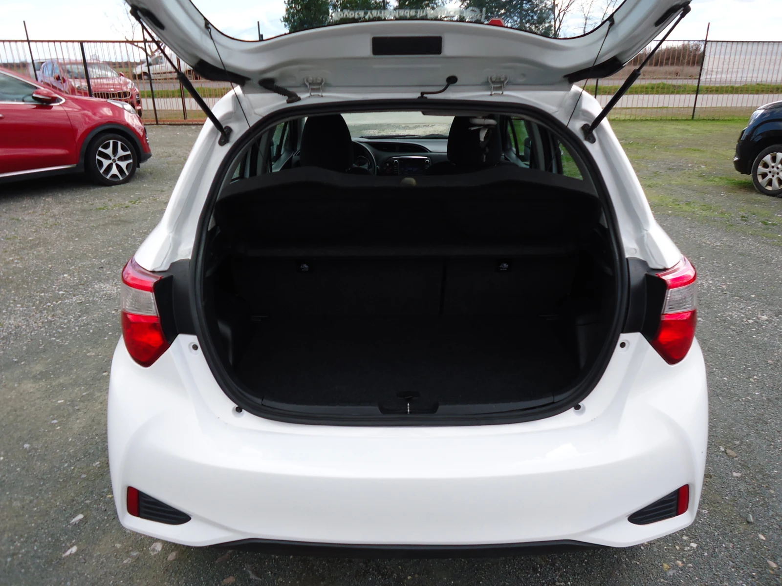 Toyota Yaris 1.5 Hybrid ������ ��������� | Mobile.bg � ����������� 10