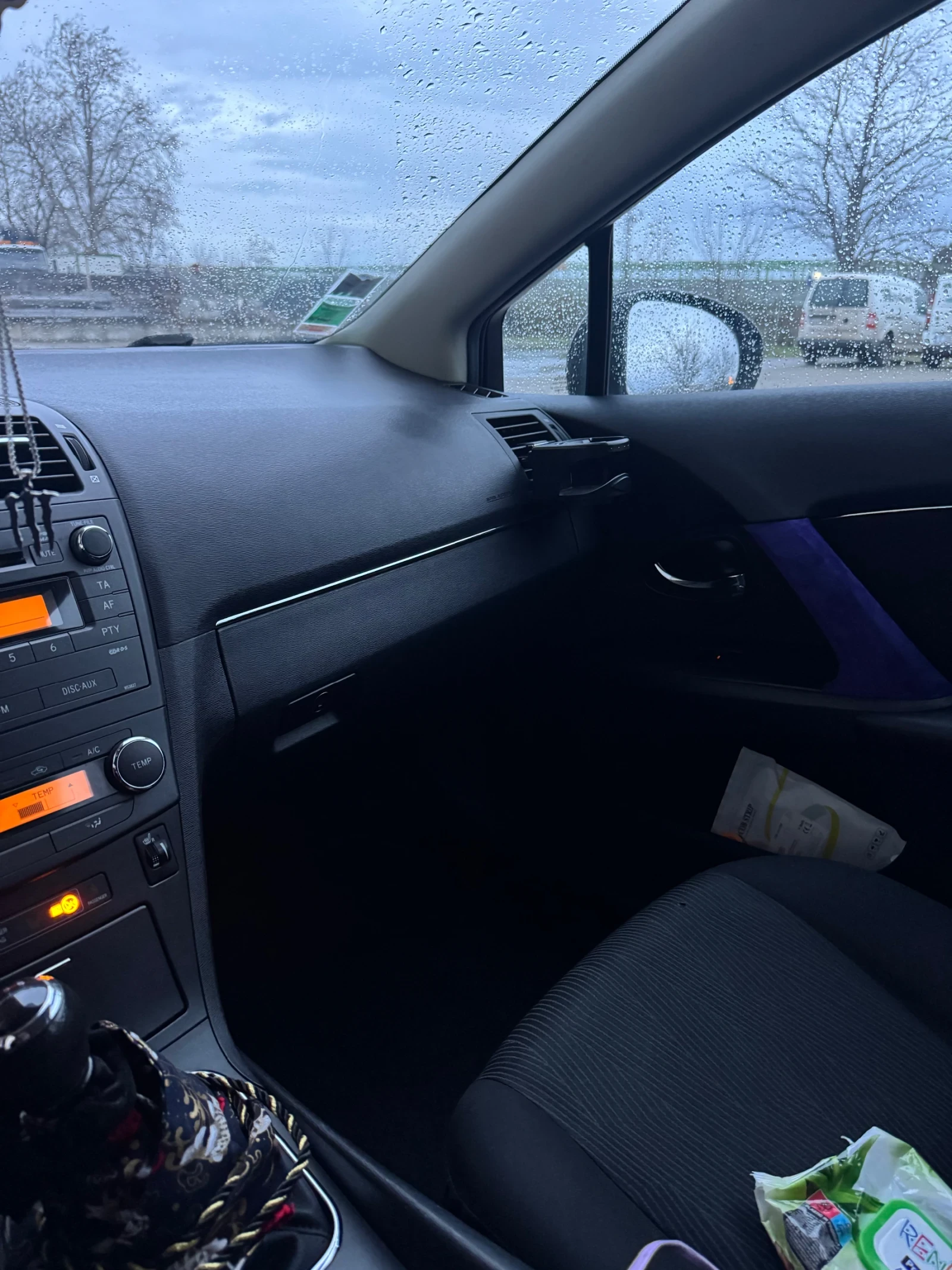 Toyota Avensis 1.8valvematic, снимка 4 - Автомобили и джипове - 54311680