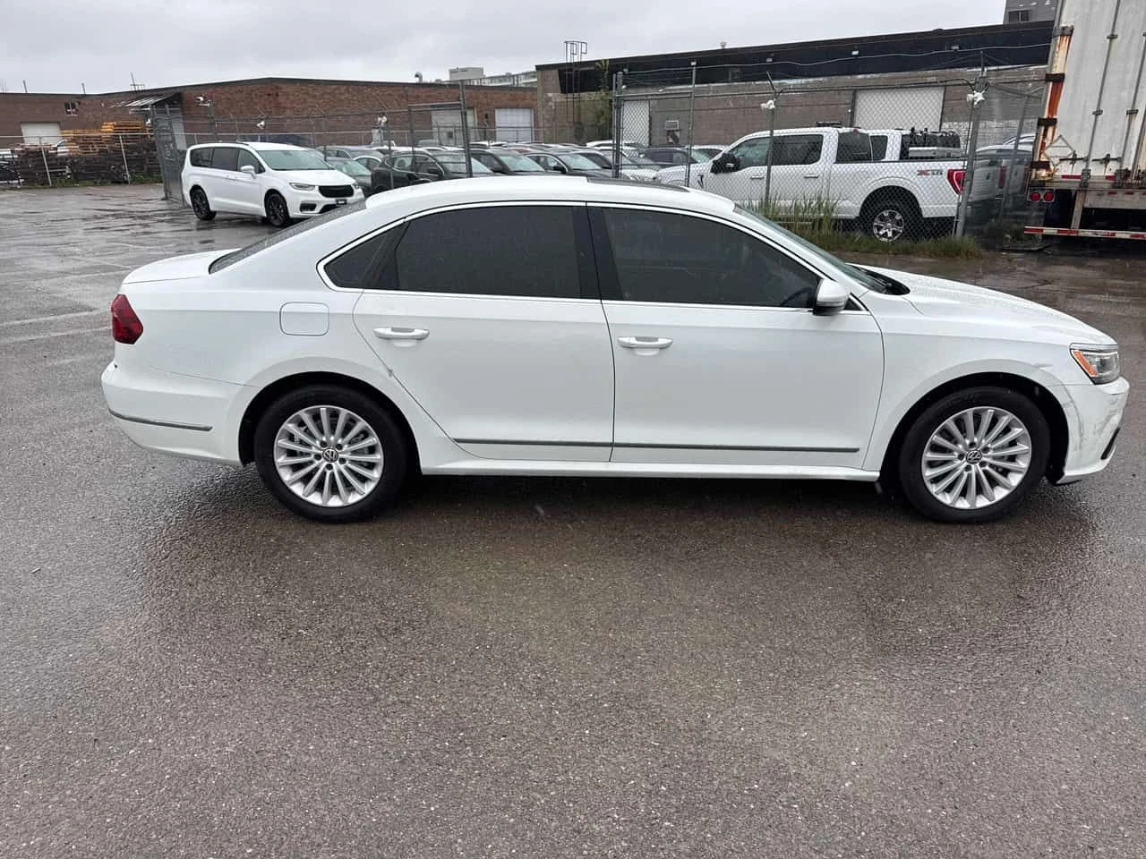 VW Passat Comfortline/CARFAX/ФИНАНСИРАНЕ, снимка 3 - Автомобили и джипове - 54859943