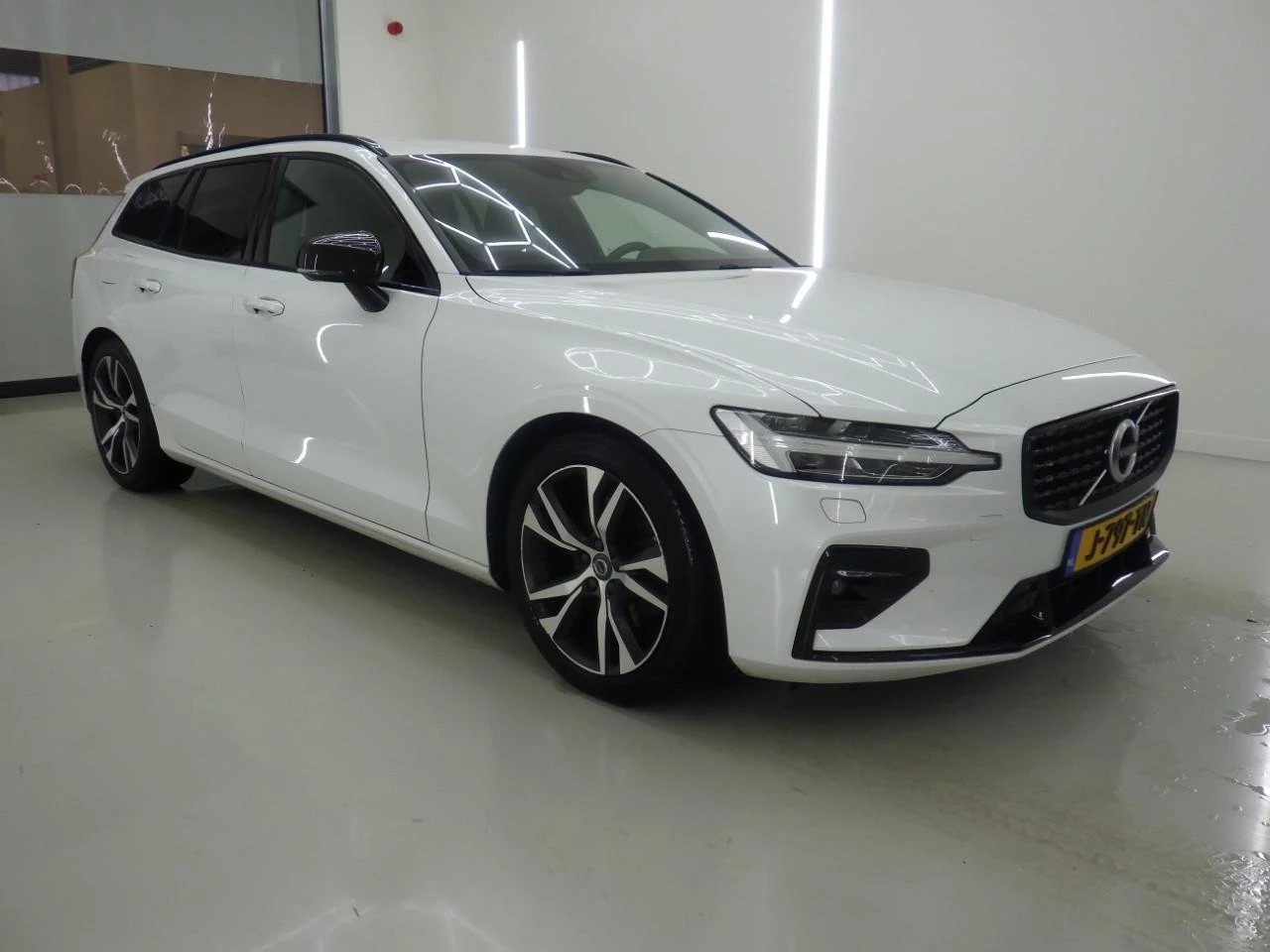 Volvo V60 R-Design