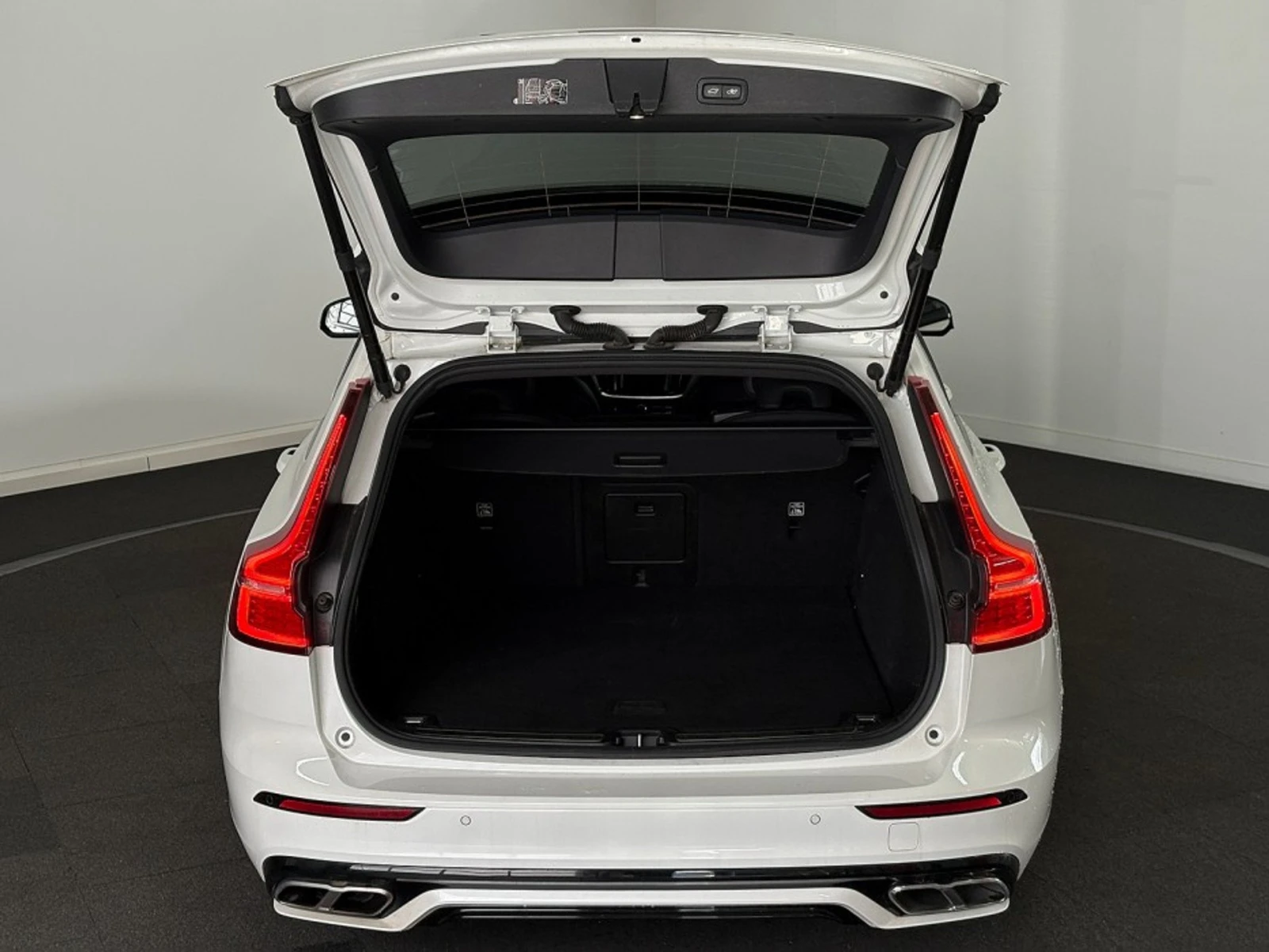 Volvo V60 R-Design, снимка 12 - Автомобили и джипове - 55475068