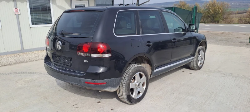 VW Touareg 2.5TDI 3броя 6скорости, снимка 13 - Автомобили и джипове - 25897465